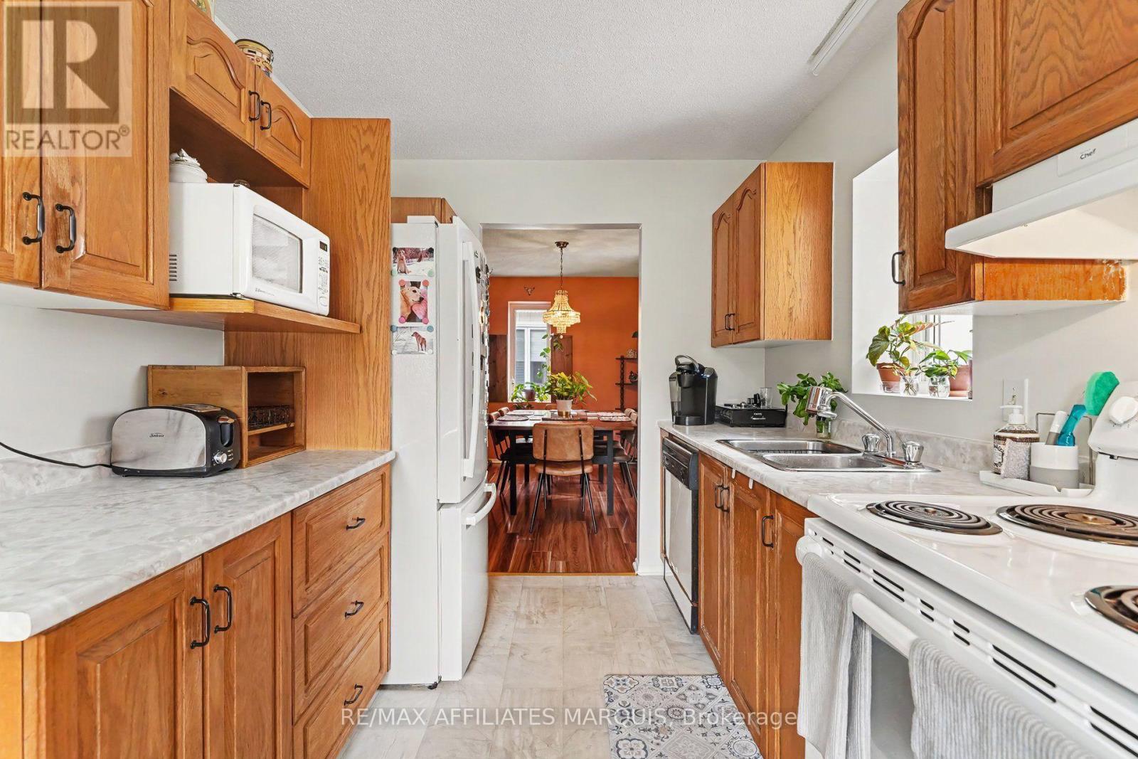 402 CLOTHIER STREET E - 10