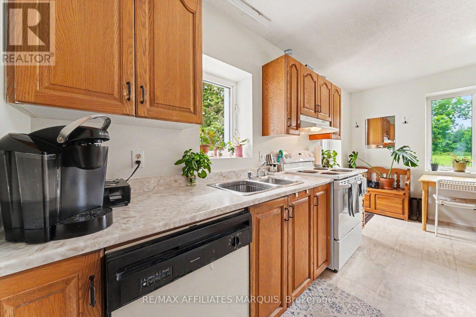402 CLOTHIER STREET E - 11