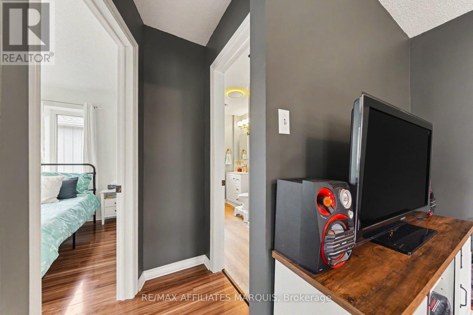 402 CLOTHIER STREET E - 16