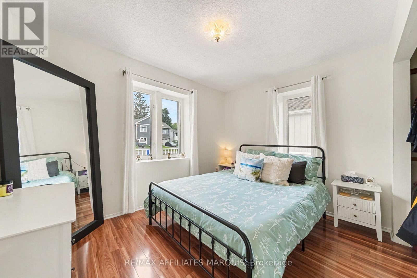 402 CLOTHIER STREET E - 17