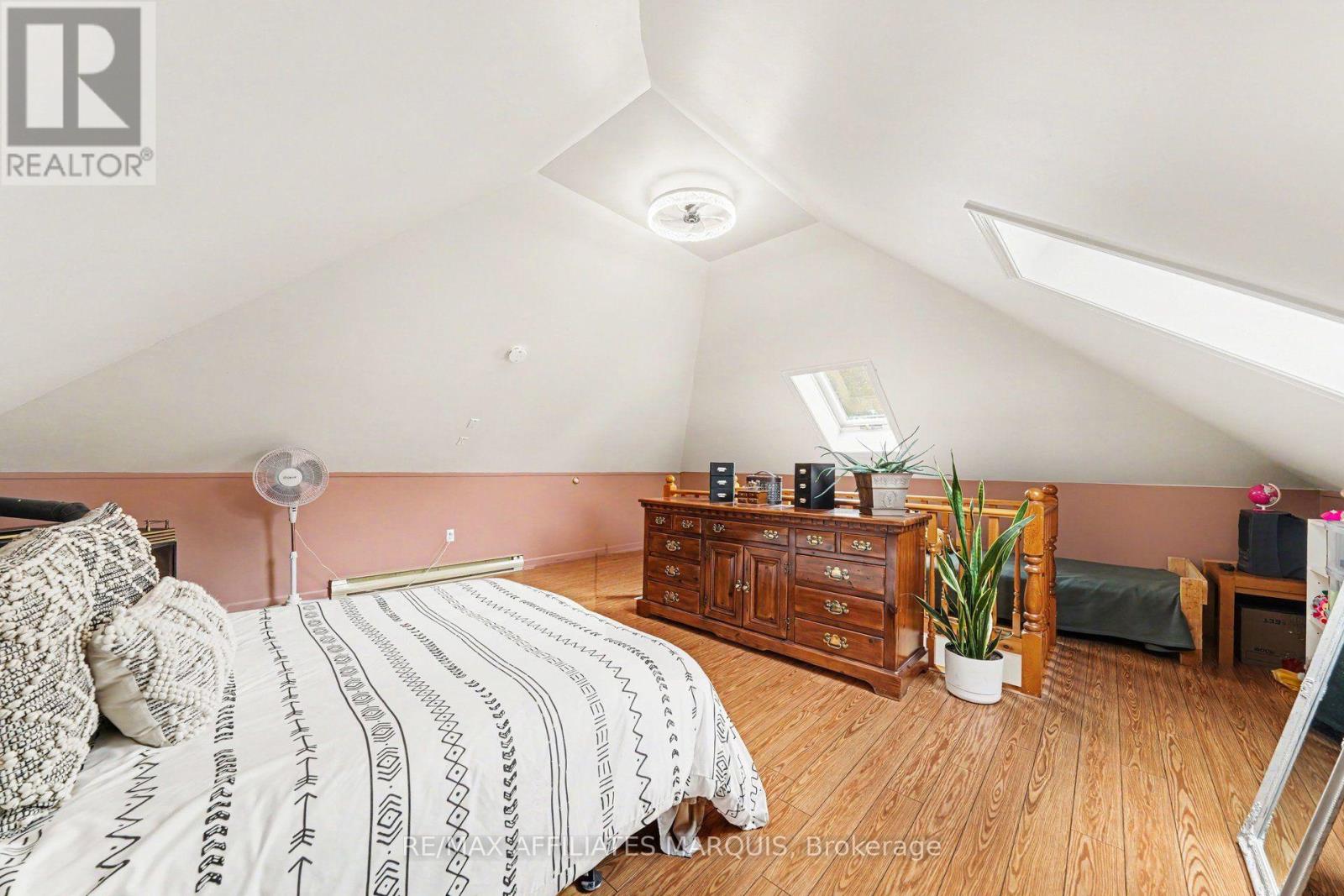 402 CLOTHIER STREET E - 22
