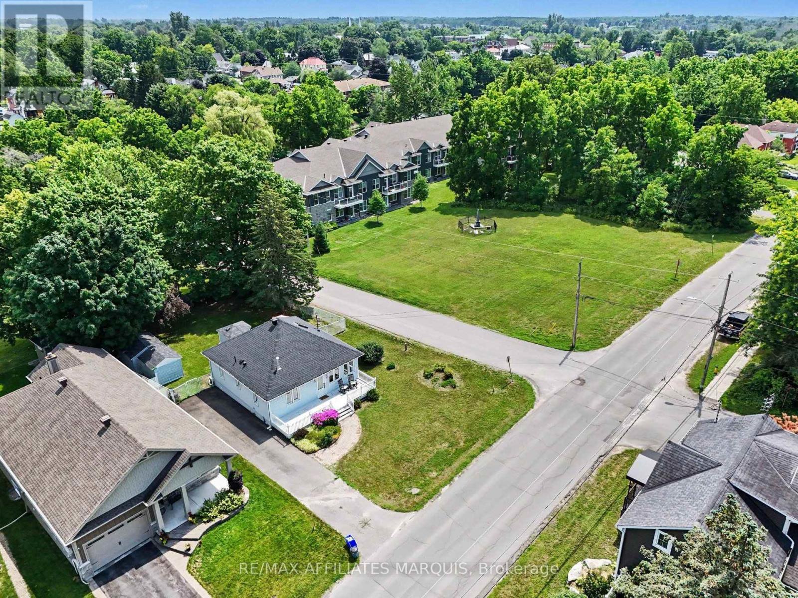 402 CLOTHIER STREET E - 27