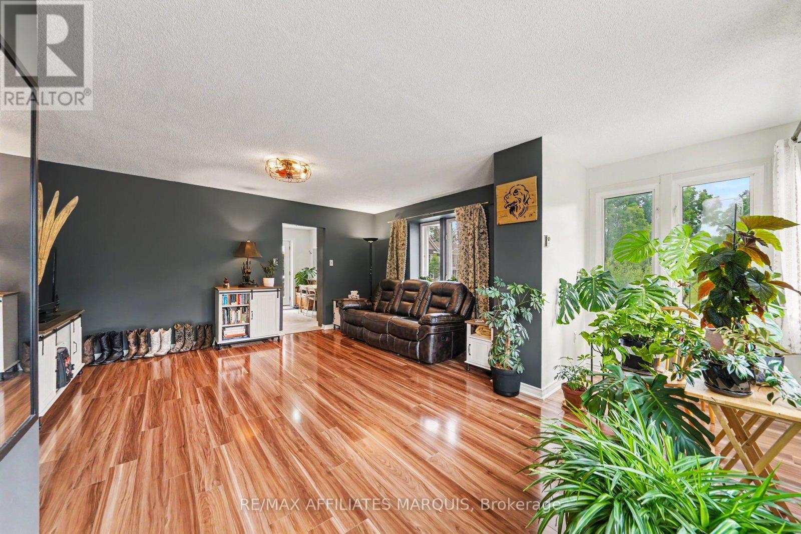 402 CLOTHIER STREET E - Image 5