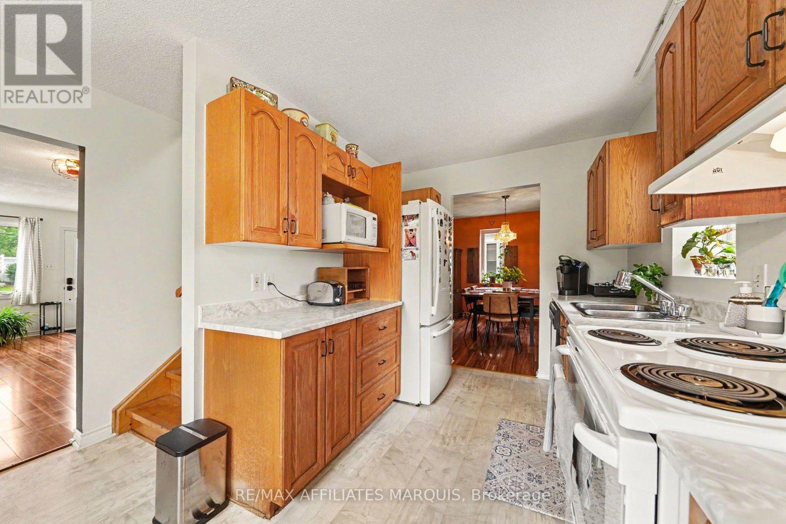 402 CLOTHIER STREET E - Image 9