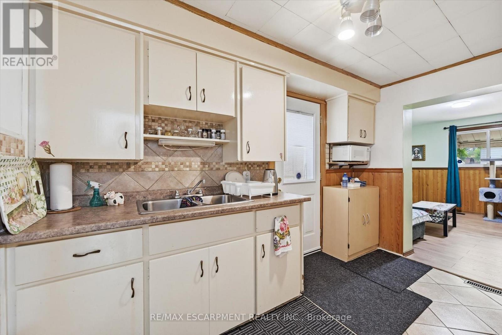 156 HOPE AVENUE - 10