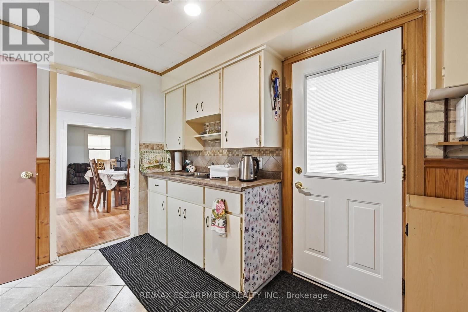 156 HOPE AVENUE - 11