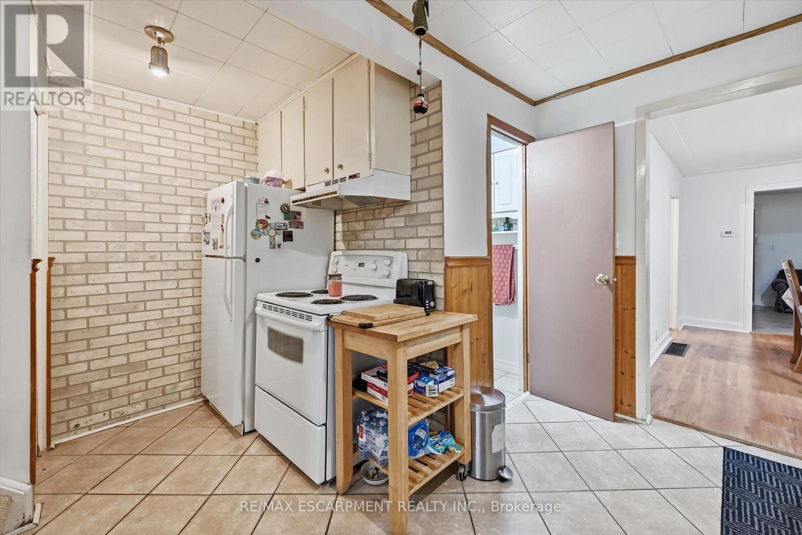 156 HOPE AVENUE - 12