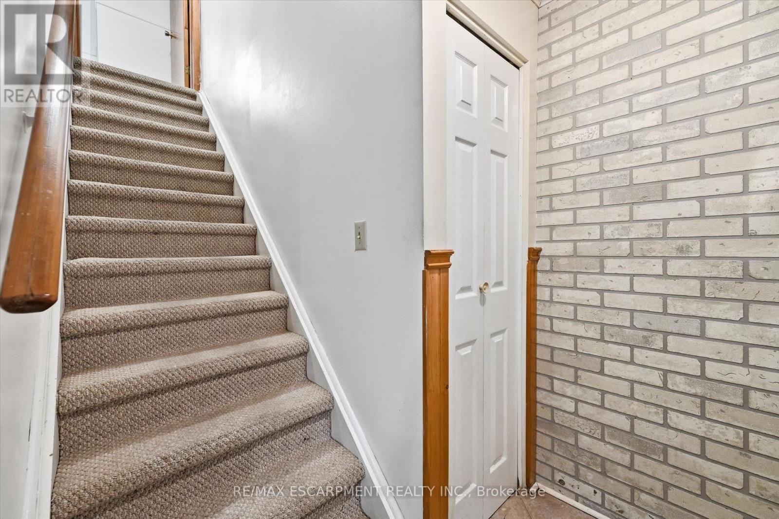156 HOPE AVENUE - 17