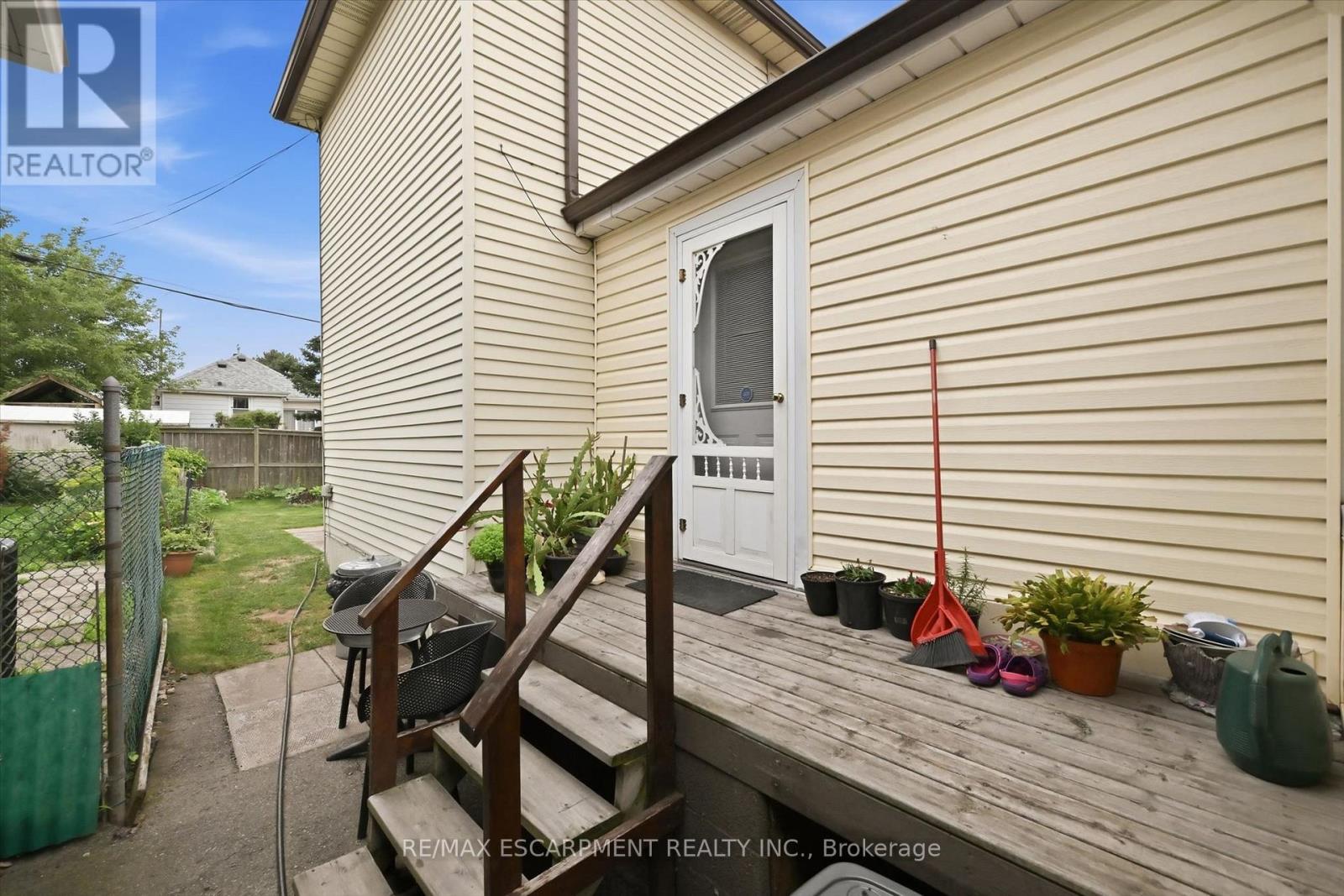 156 HOPE AVENUE - 20