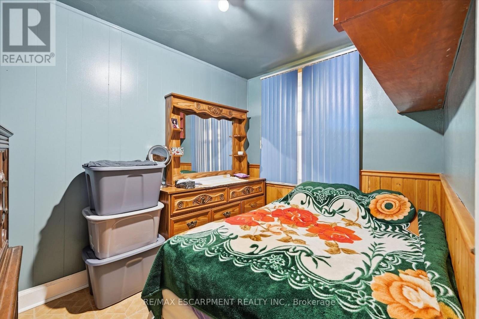 156 HOPE AVENUE - 5