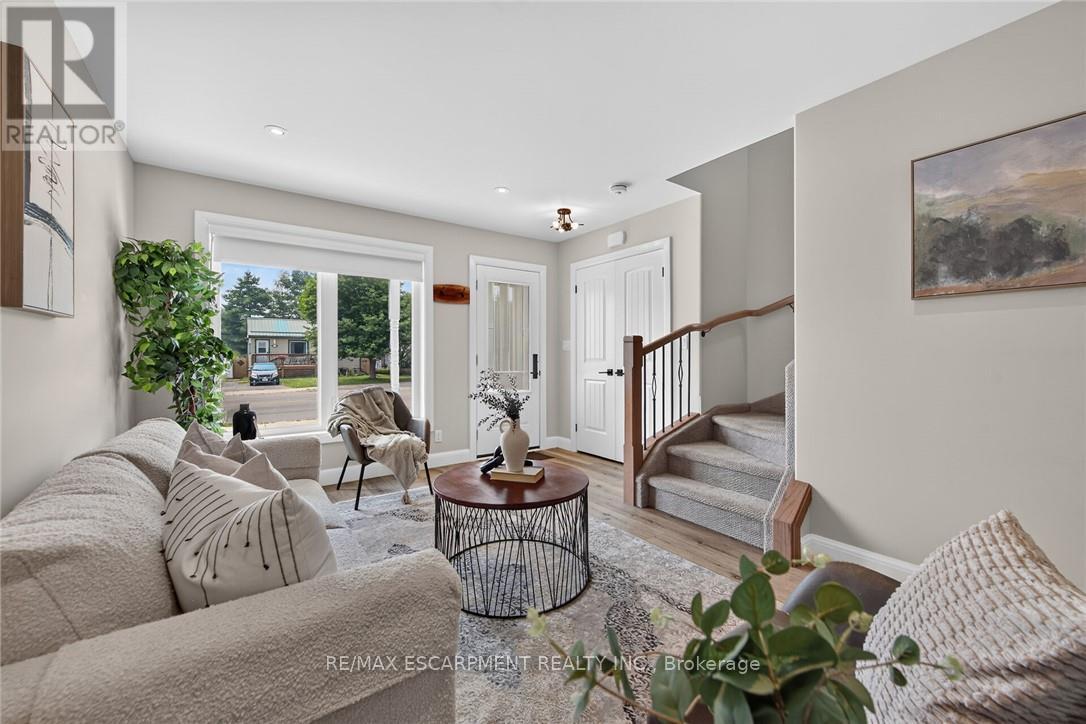 822 MAIN STREET - 24
