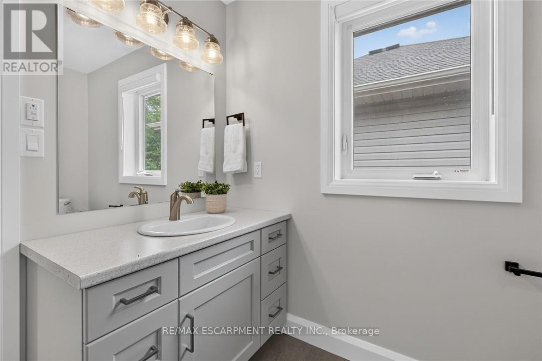 822 MAIN STREET - 33