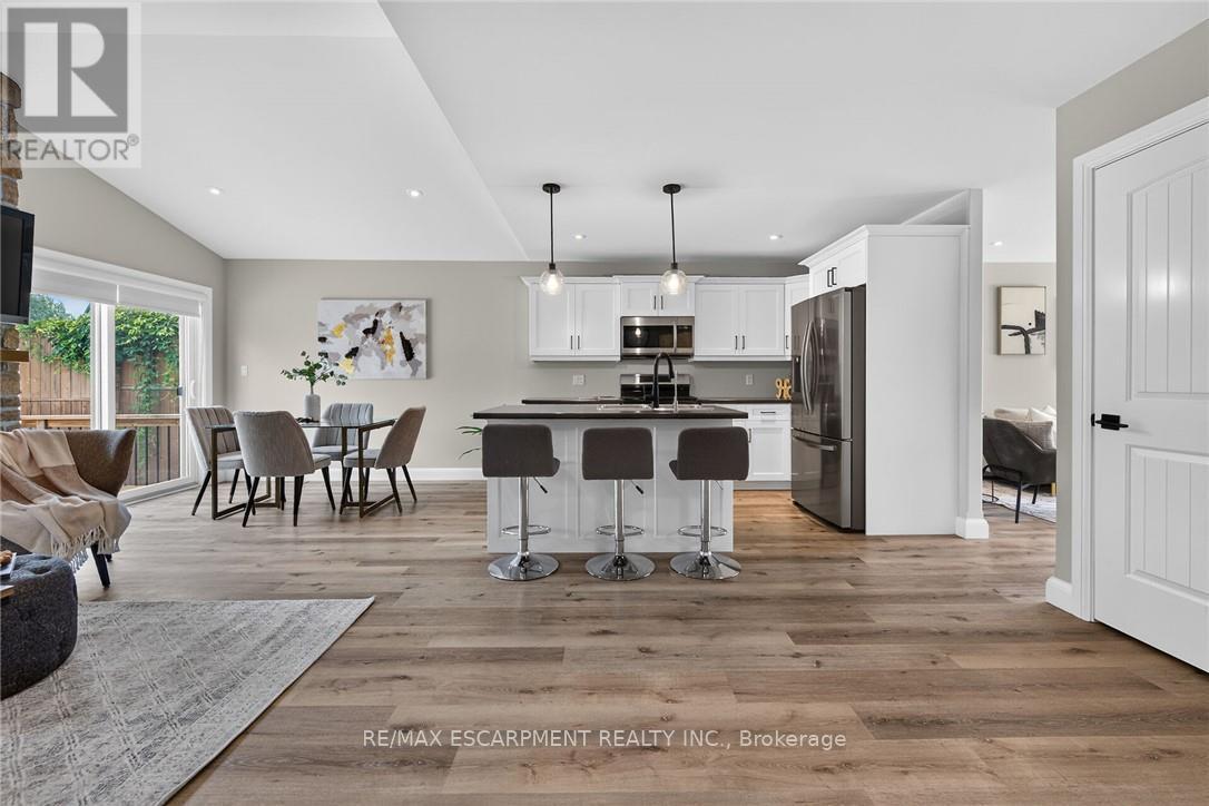 822 MAIN STREET - 7