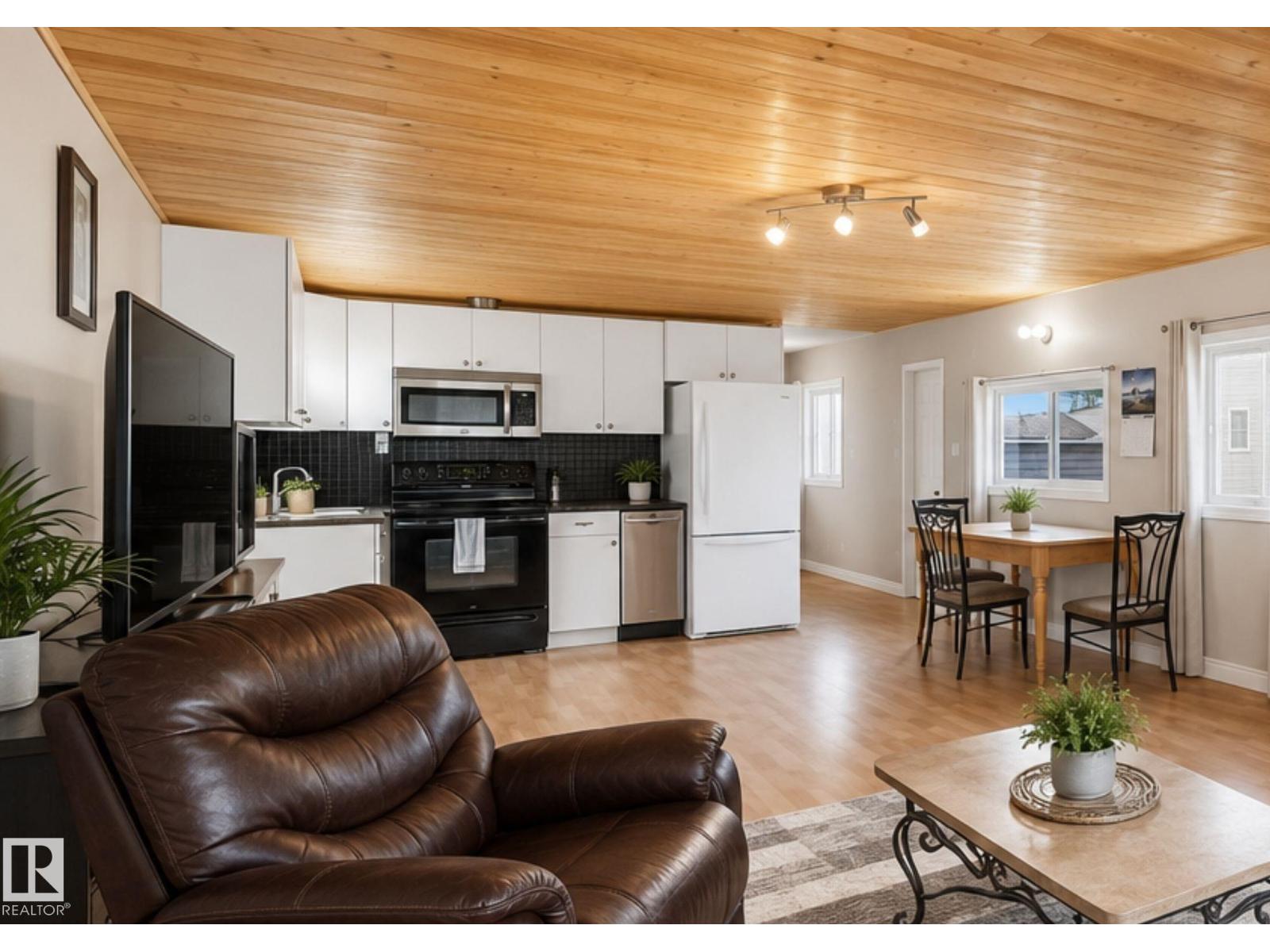 372 Evergreen PA NW NW - 9