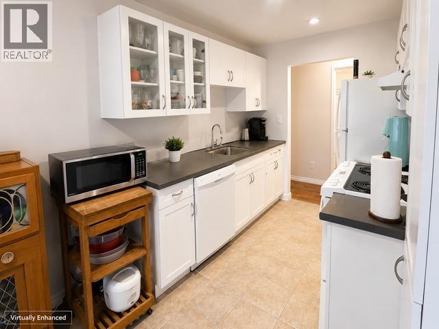 36 882 PREMIER STREET — photo 4
