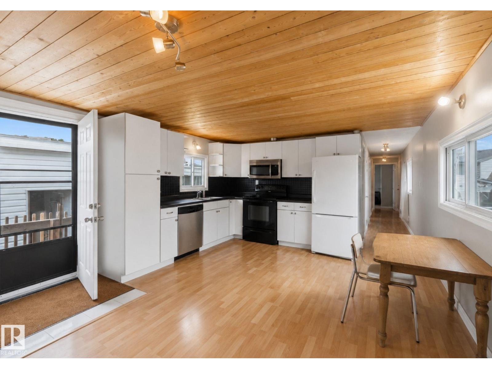 372 Evergreen PA NW NW - 3