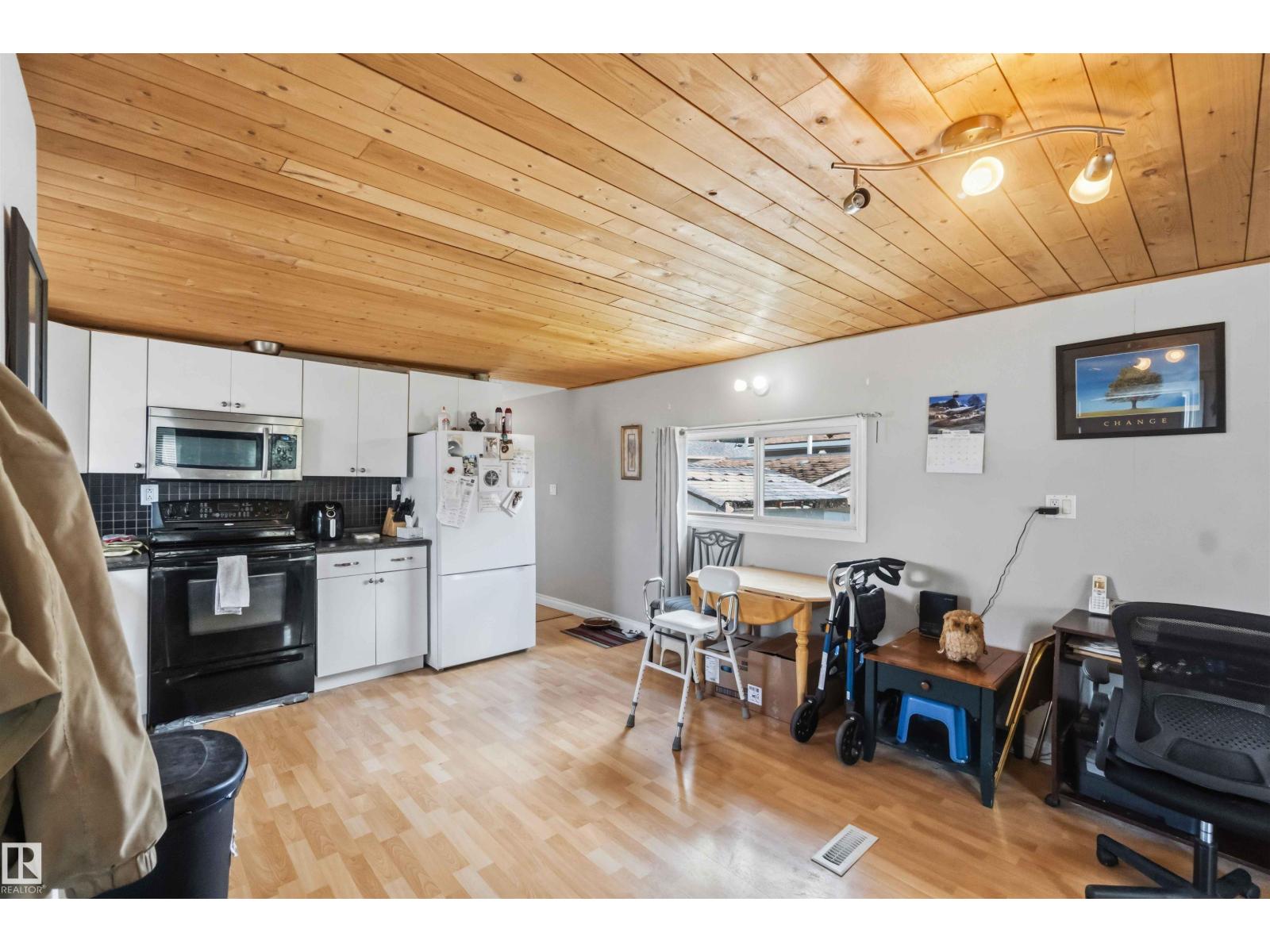 372 Evergreen PA NW NW - 8