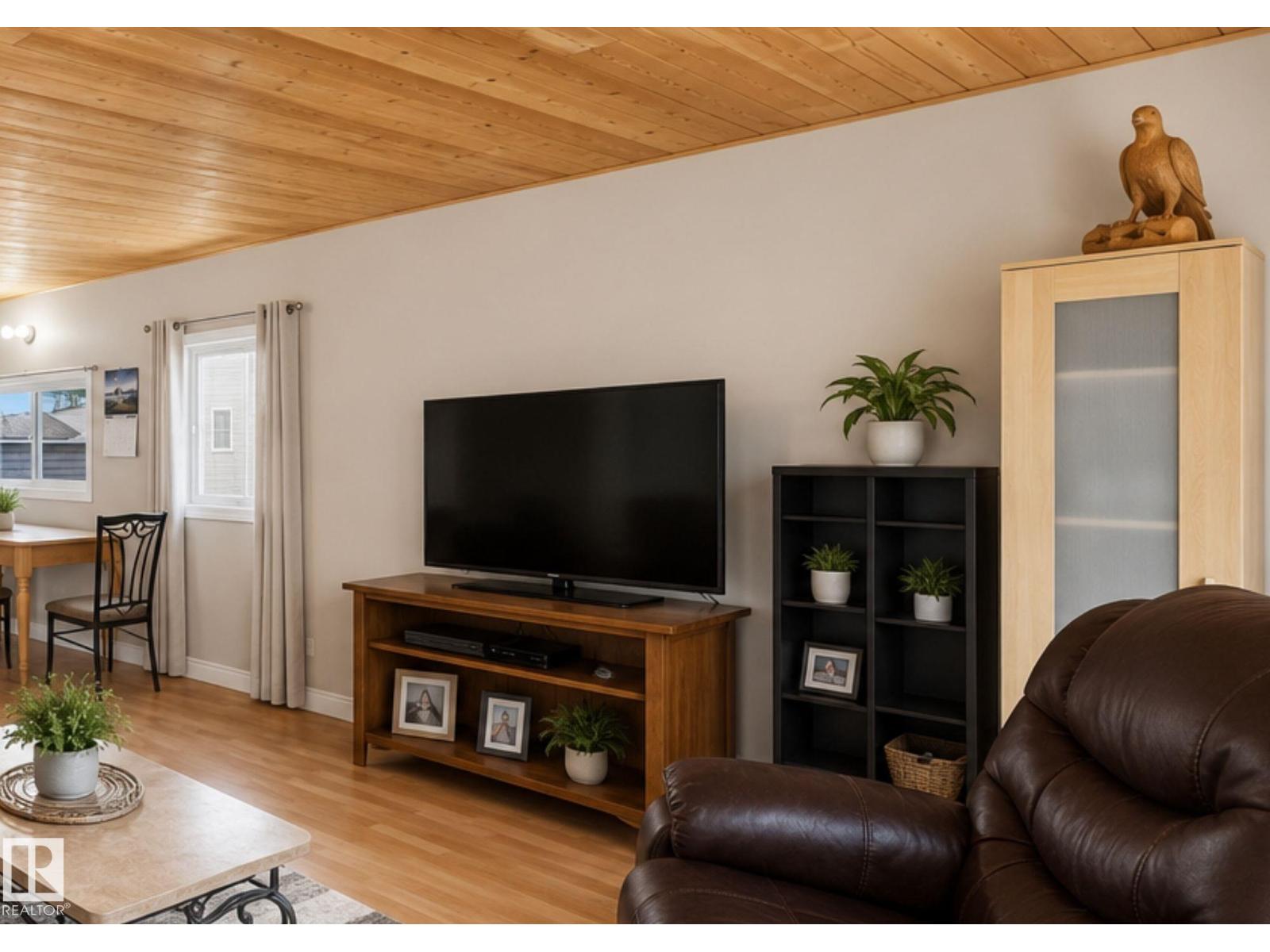 372 Evergreen PA NW NW - 16