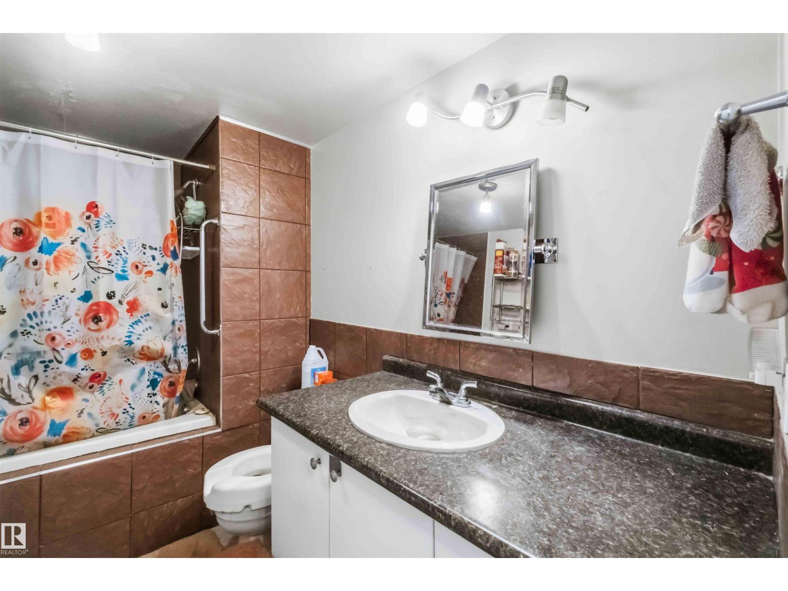 372 Evergreen PA NW NW - 23