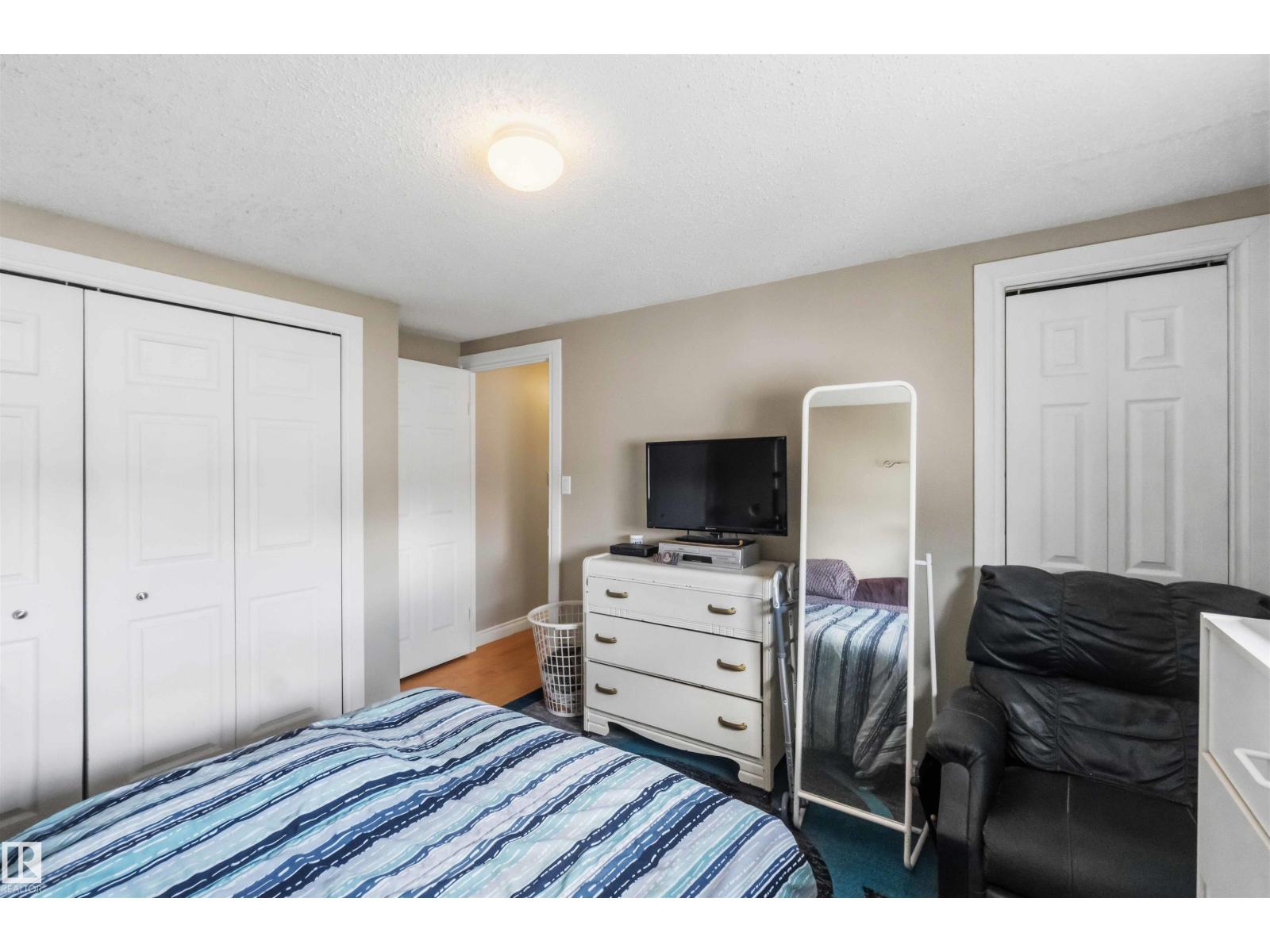 372 Evergreen PA NW NW - 19
