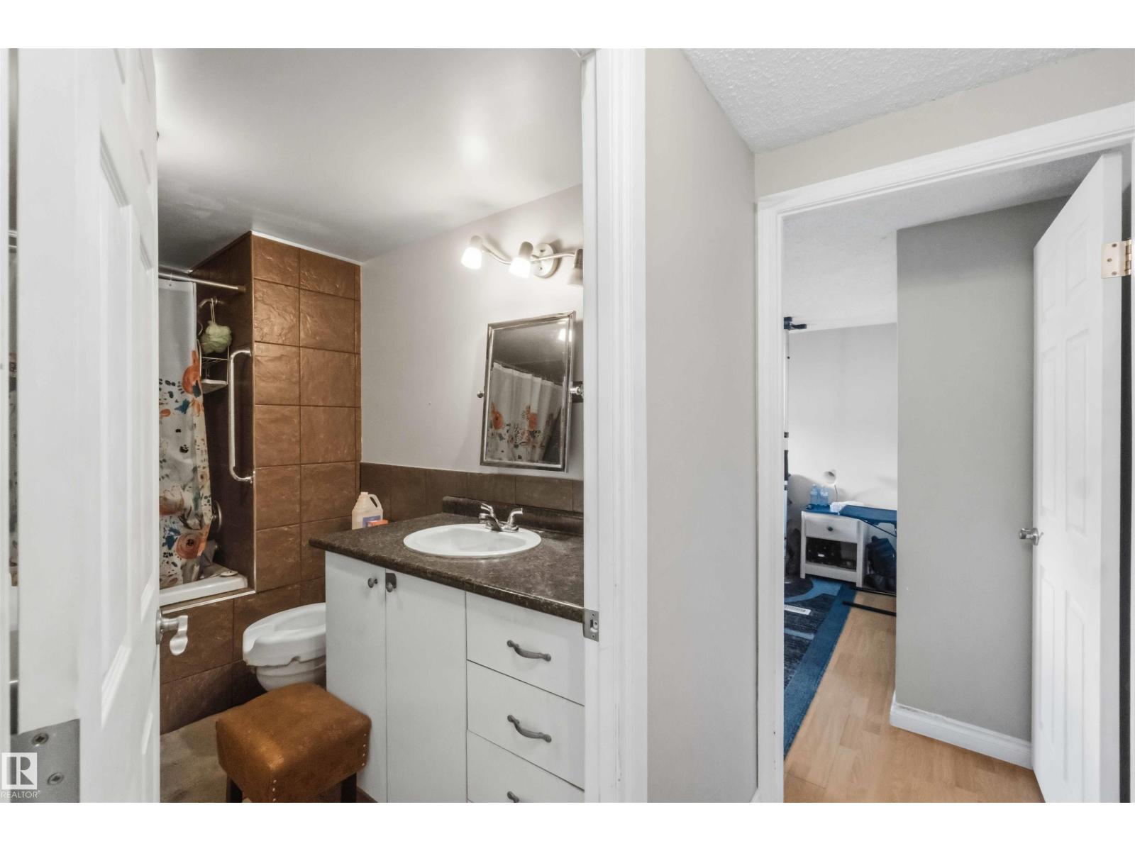 372 Evergreen PA NW NW - 22