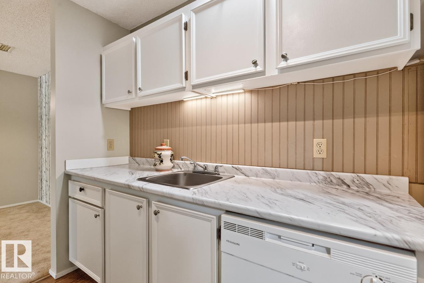 #31 2115 118 ST NW - 15