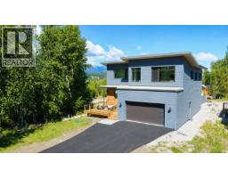 Full ensuite bathroom - 4615 Rowan Street, Windermere, BC V0B2L2 Photo 6
