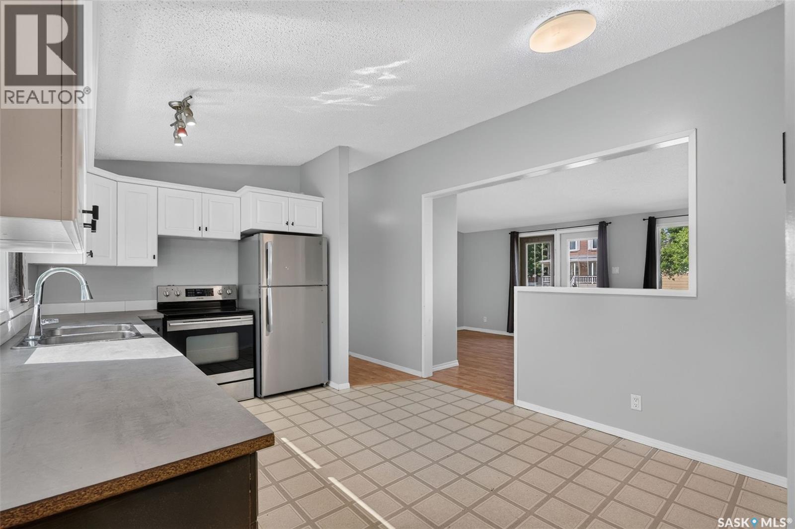 212 3rd AVENUE S - 10