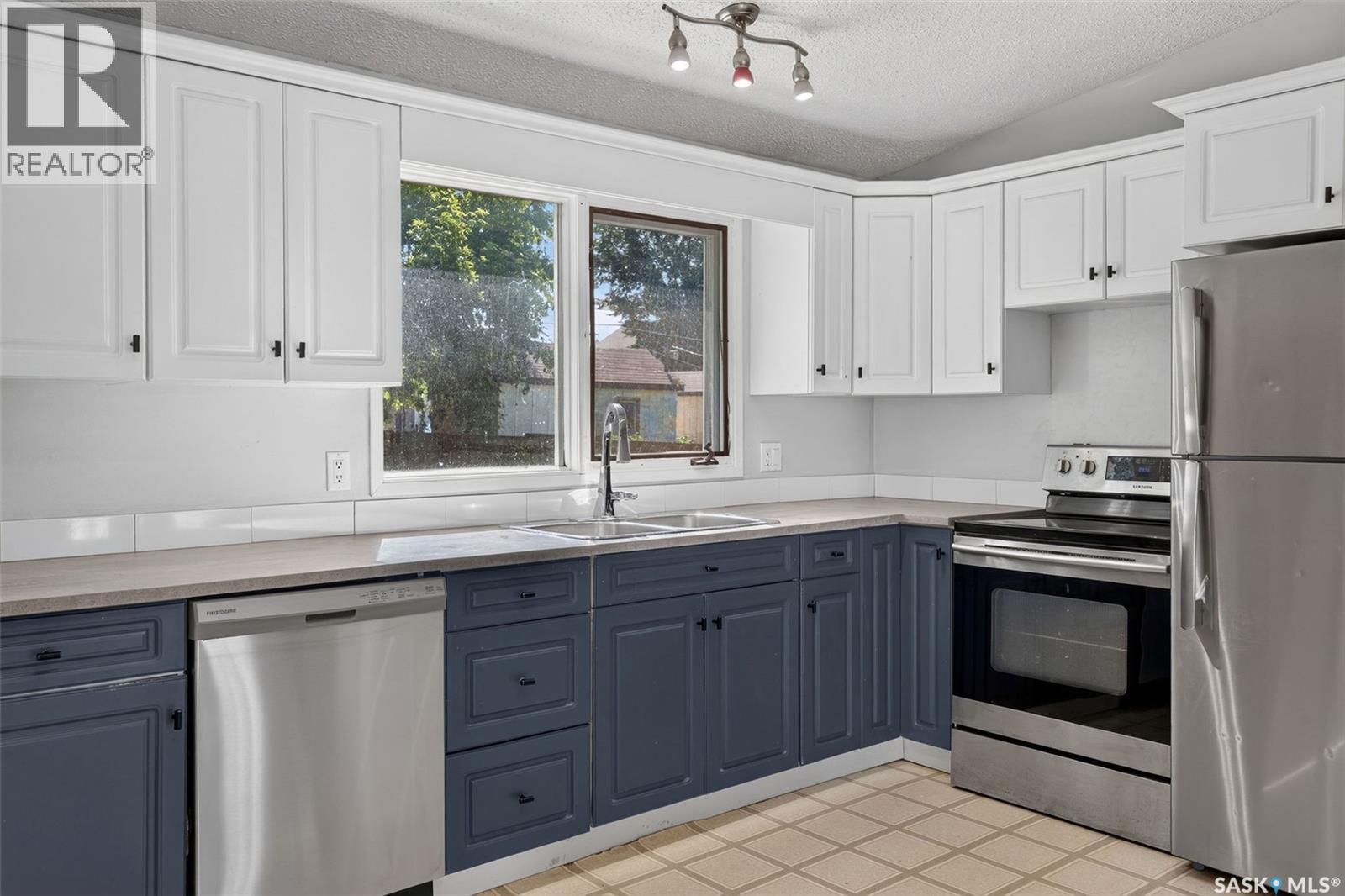 212 3rd AVENUE S - 7