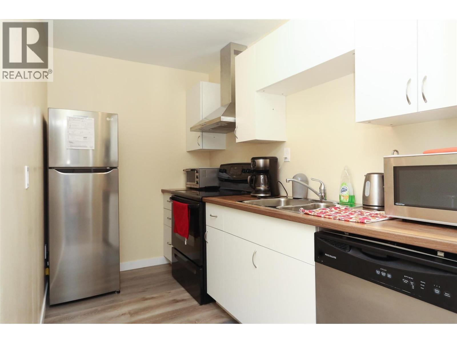 390 Quilchena Drive - 34