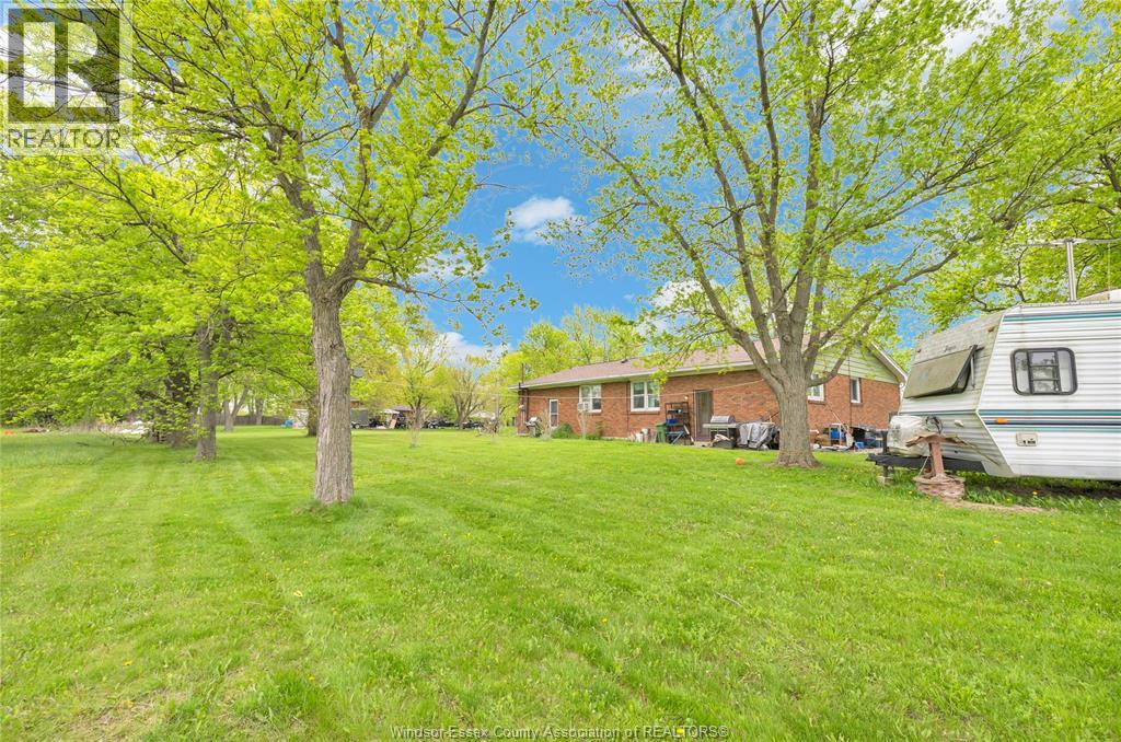 4650-4666 CABOTO DRIVE - 36