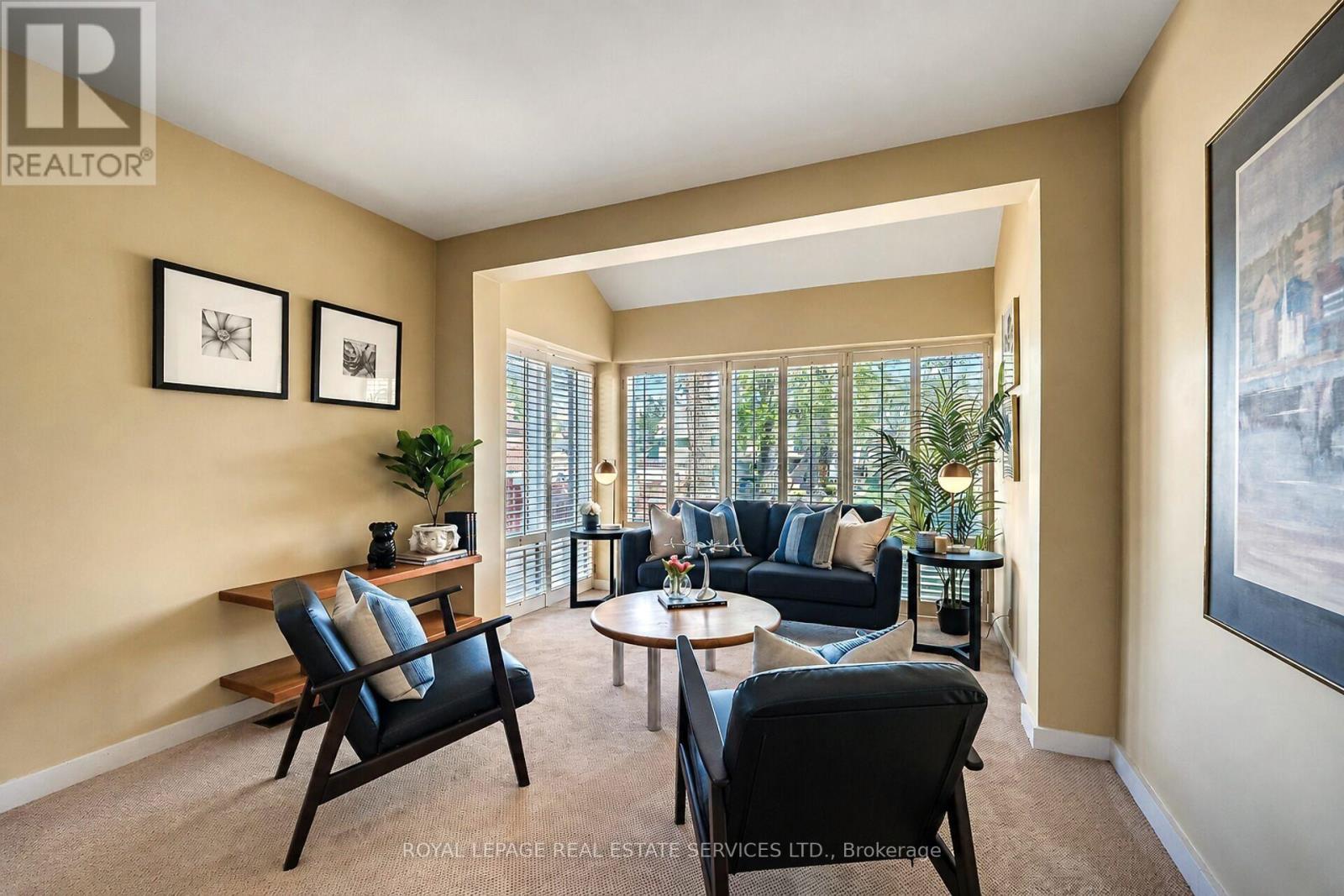 11A LAKE SHORE DRIVE - 12