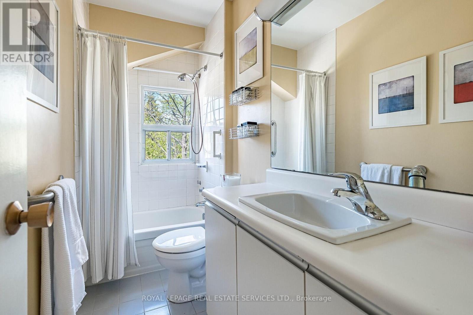 11A LAKE SHORE DRIVE - Image 32