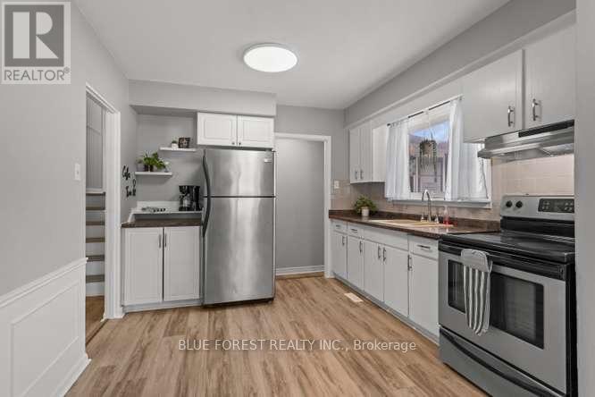 27 VILLENEUVE CRESCENT - 10