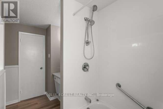 27 VILLENEUVE CRESCENT - 17