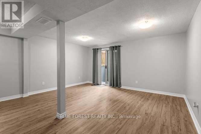 27 VILLENEUVE CRESCENT - 23