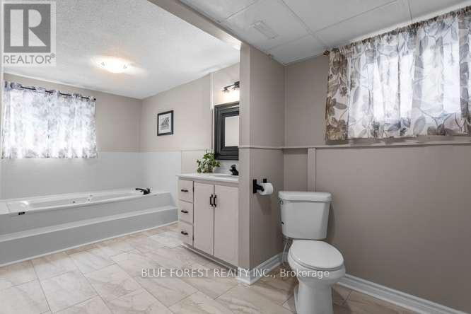27 VILLENEUVE CRESCENT - 28