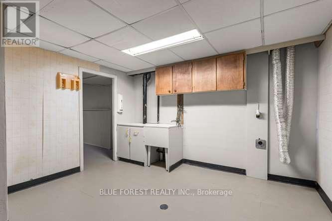 27 VILLENEUVE CRESCENT - 32