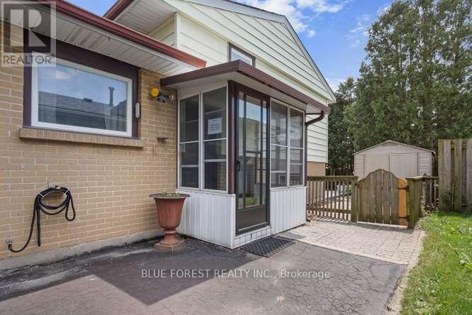 27 VILLENEUVE CRESCENT - 35