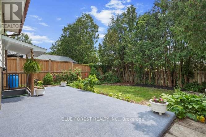 27 VILLENEUVE CRESCENT - 37