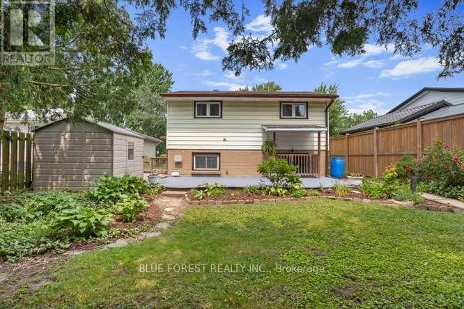 27 VILLENEUVE CRESCENT - 42
