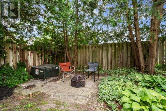 27 VILLENEUVE CRESCENT - 43