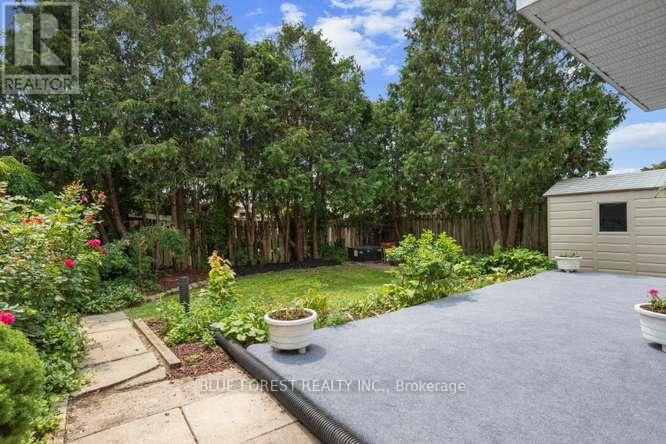 27 VILLENEUVE CRESCENT - 44