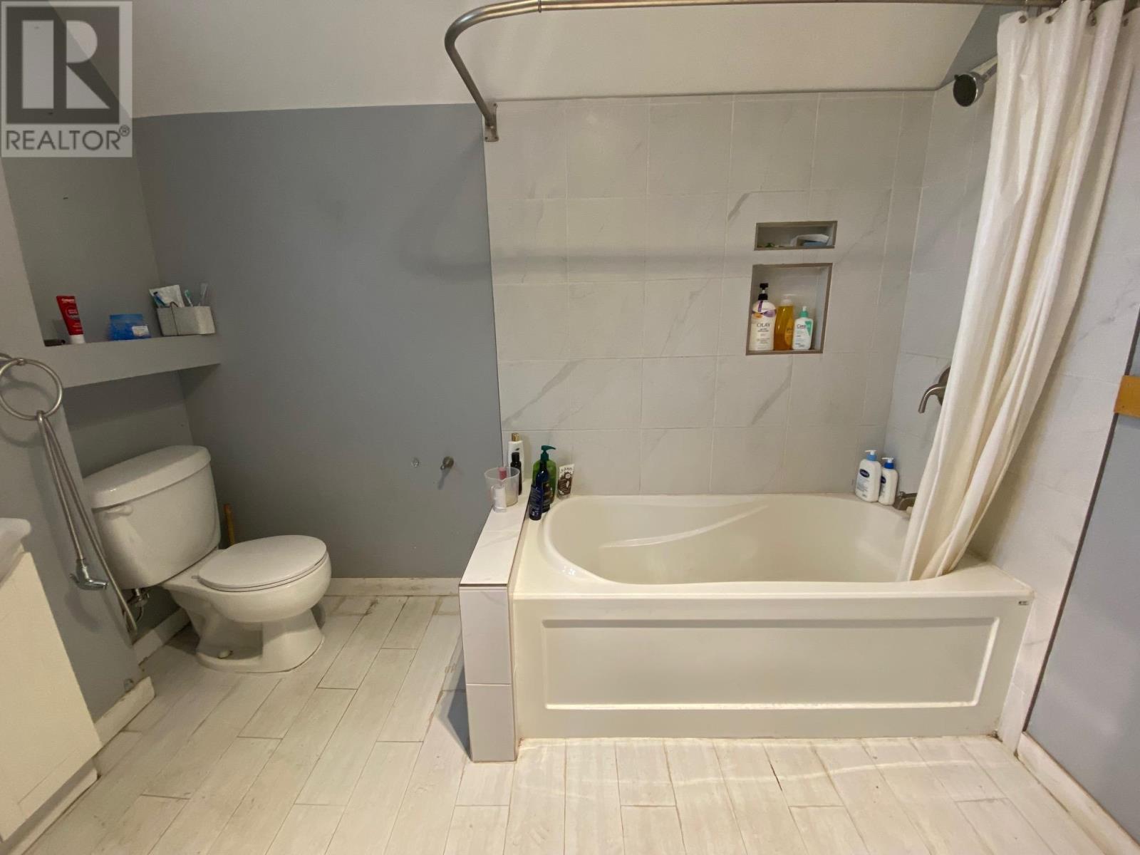 12 Machar AVE - Image 5