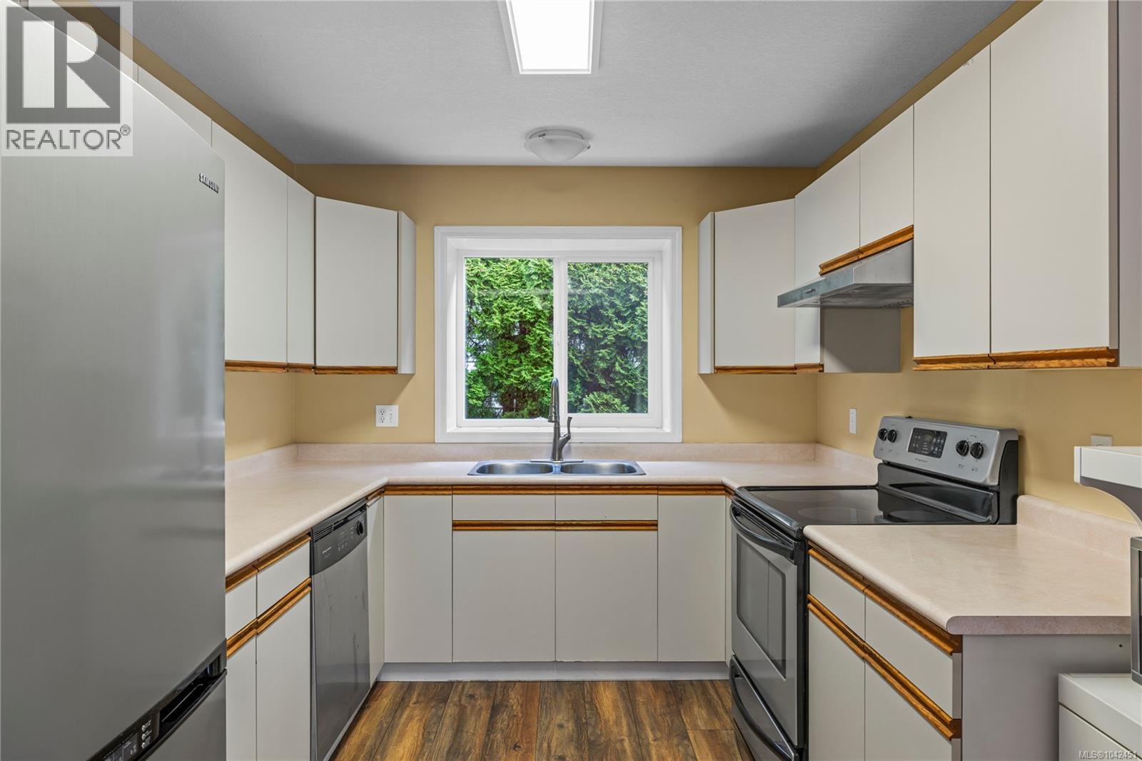 574 Hirst Ave - 6