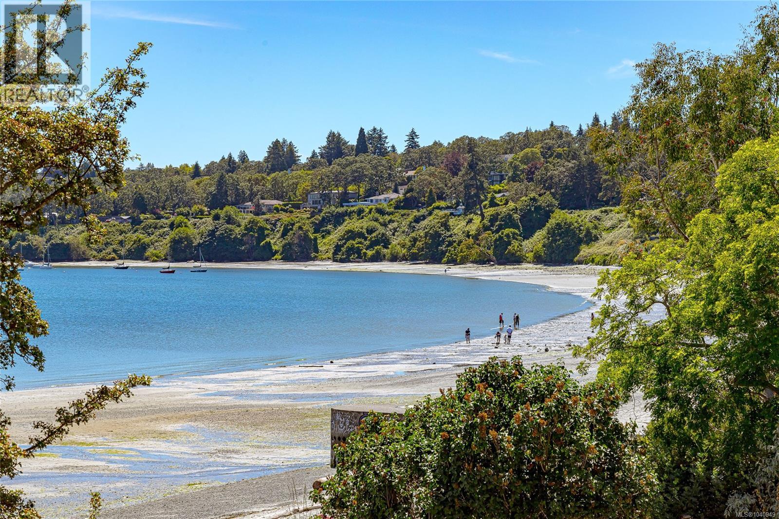  3905B Cadboro Bay Road, Saanich
