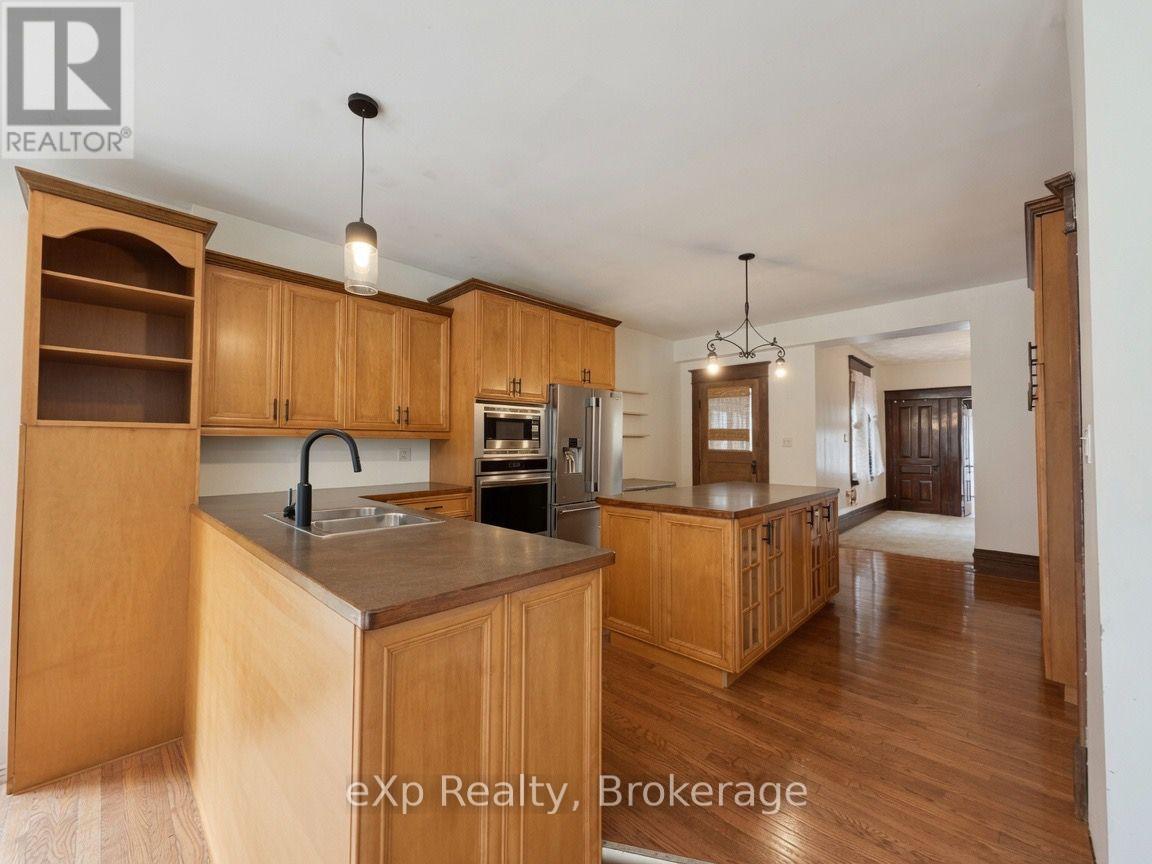 853 7TH AVENUE - 7