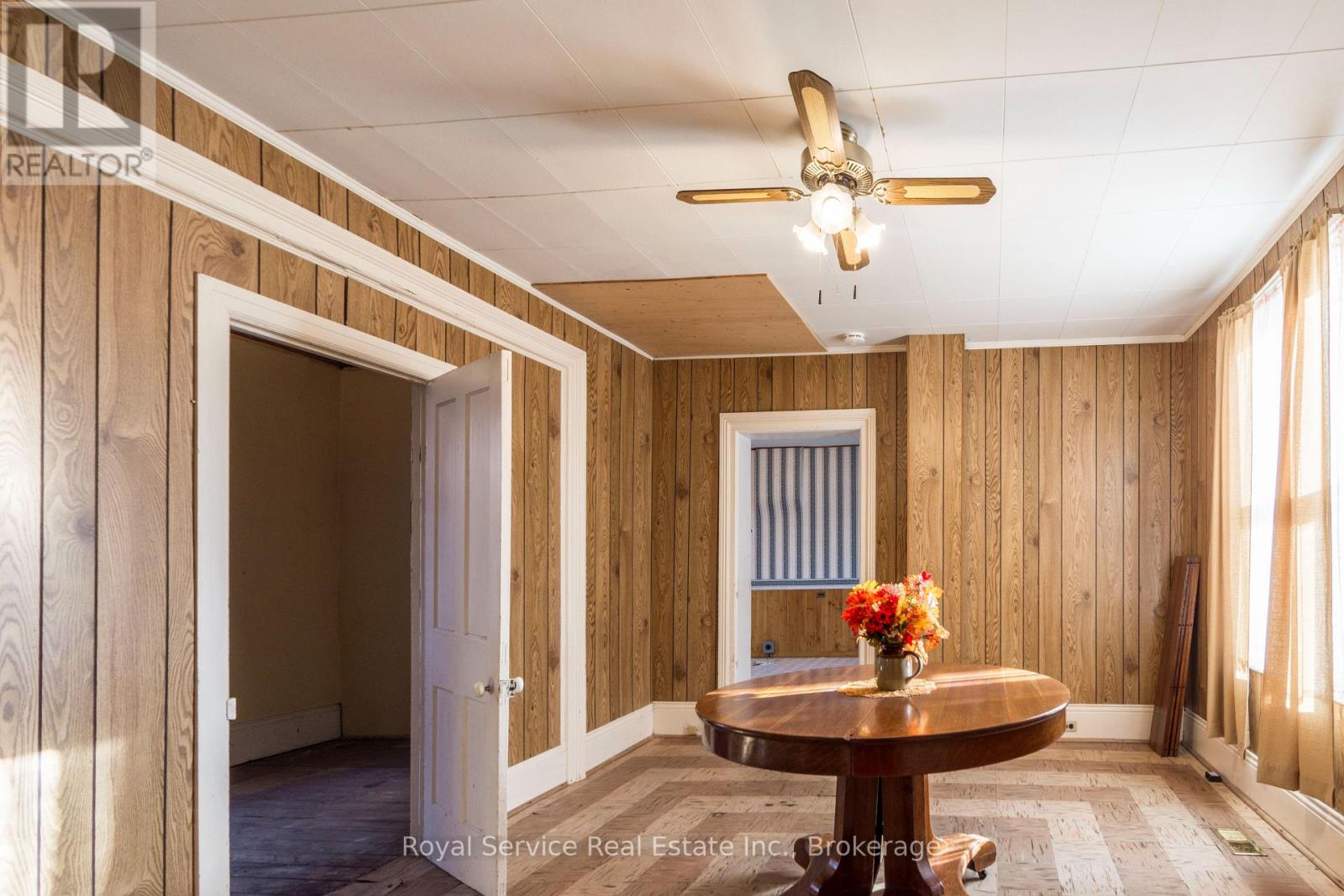 370 DIVISION STREET - 11