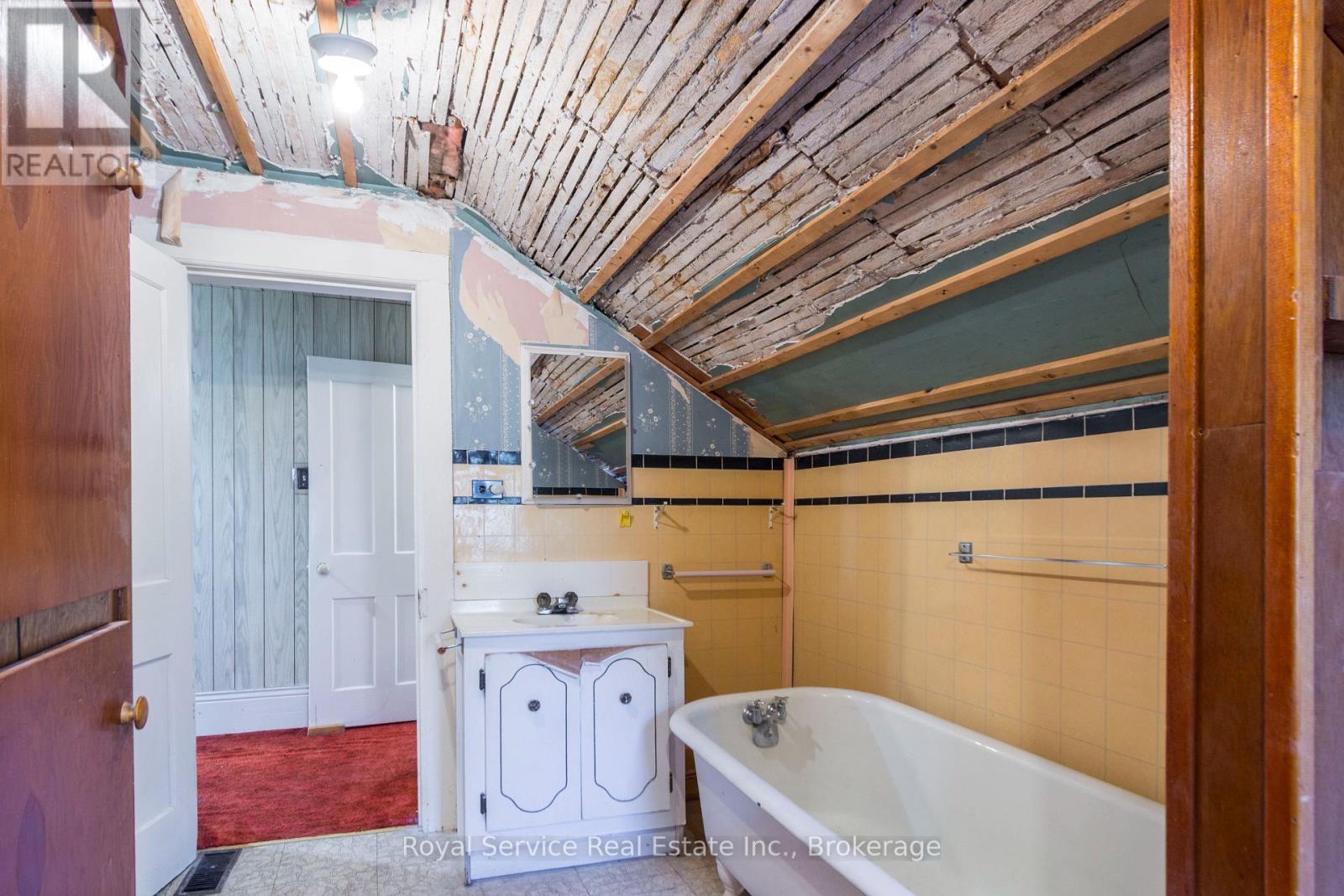370 DIVISION STREET - 26