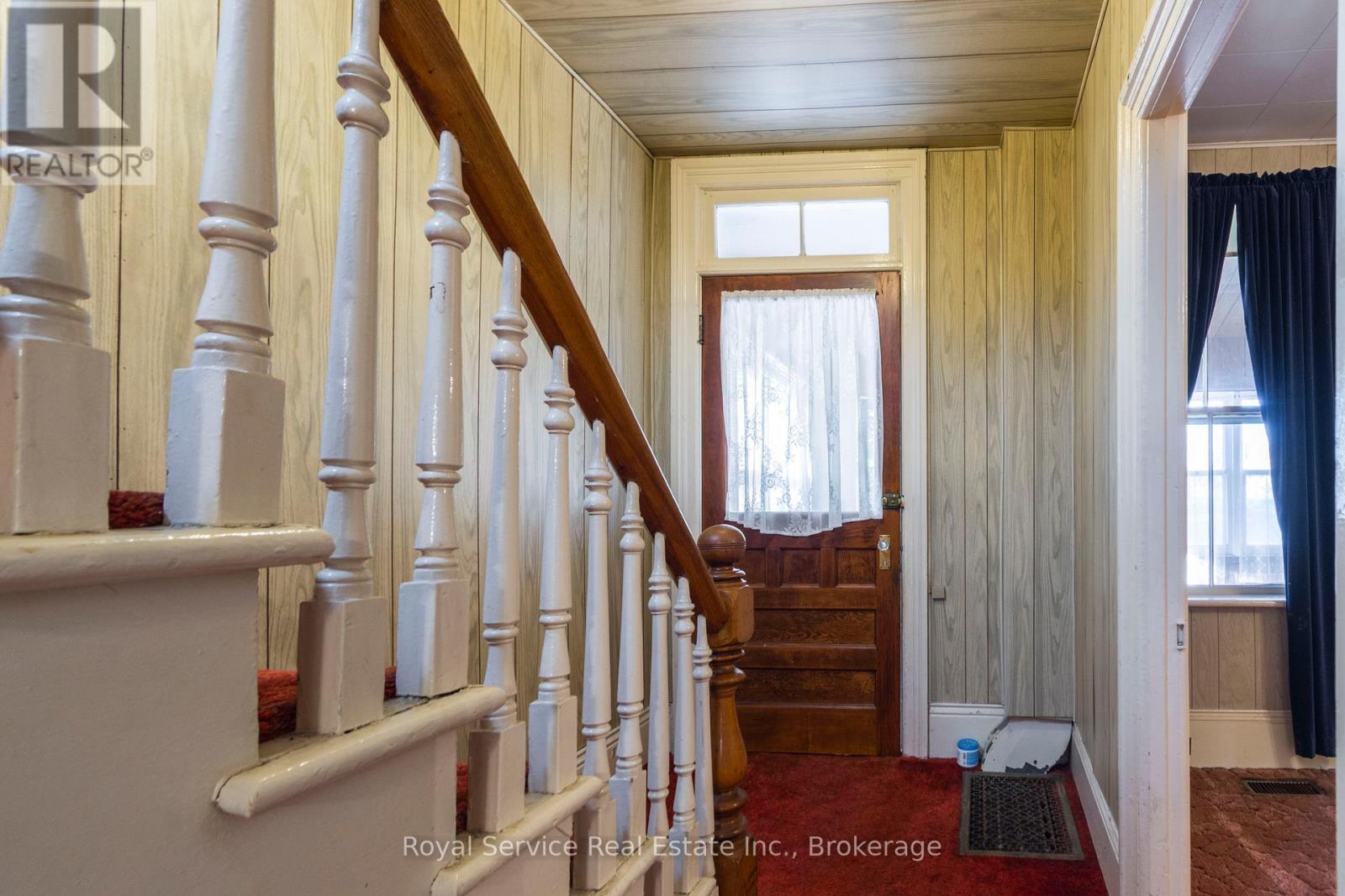 370 DIVISION STREET - 5